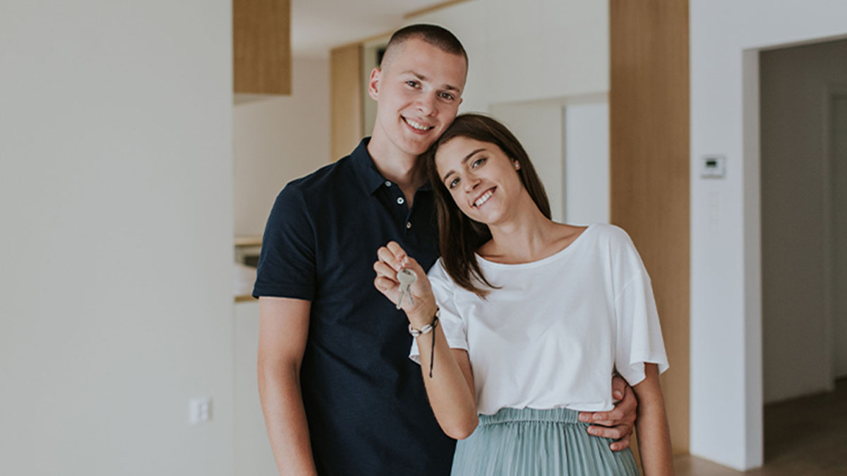 Casal em casa nova